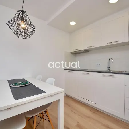 Palace B-2 普拉加德阿罗